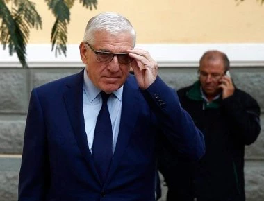 Συνήγορος Παπαντωνίου: Νόμιμη η μεταφορά χρημάτων σε δεσμίδες